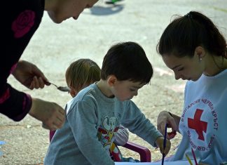 Radi bi delali, pa ne moremo, zato gremo med prostovoljce prostovoljno delo